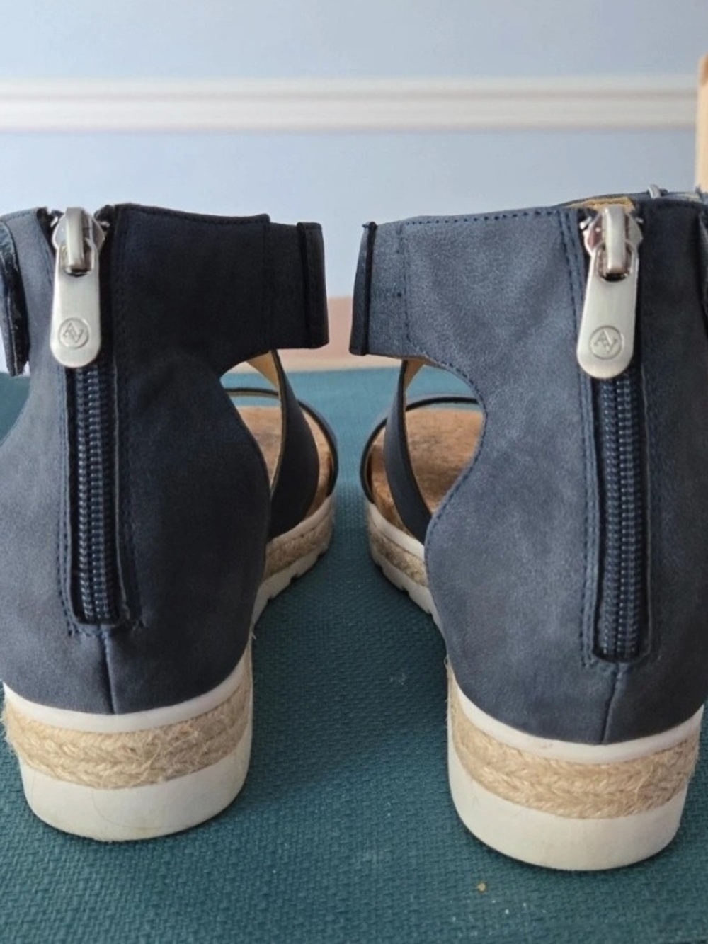 Adrienne Vittadini Cork Wedge Sandals Size 9.5 - Picture 6 of 9